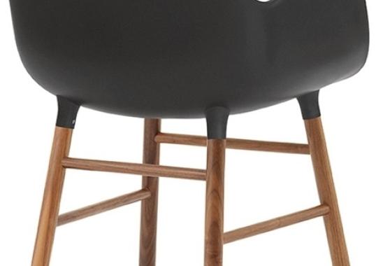 Кресло от фабрики Normann Copenhagen модель Form Arm With Wood Legs
