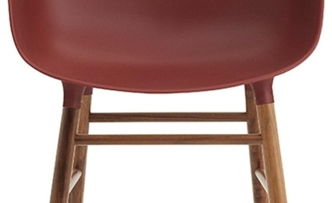 Кресло от фабрики Normann Copenhagen модель Form Arm With Wood Legs