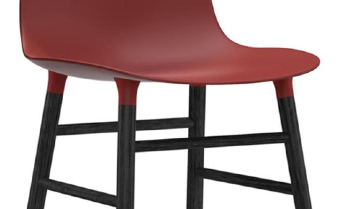 Стул от фабрики Normann Copenhagen модель Form  With Wood Legs