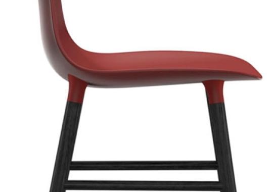 Стул от фабрики Normann Copenhagen модель Form  With Wood Legs