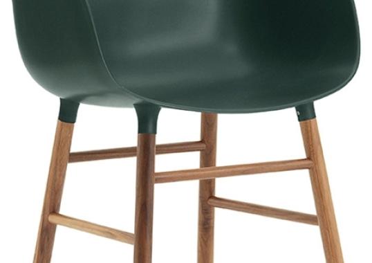 Кресло от фабрики Normann Copenhagen модель Form Arm With Wood Legs