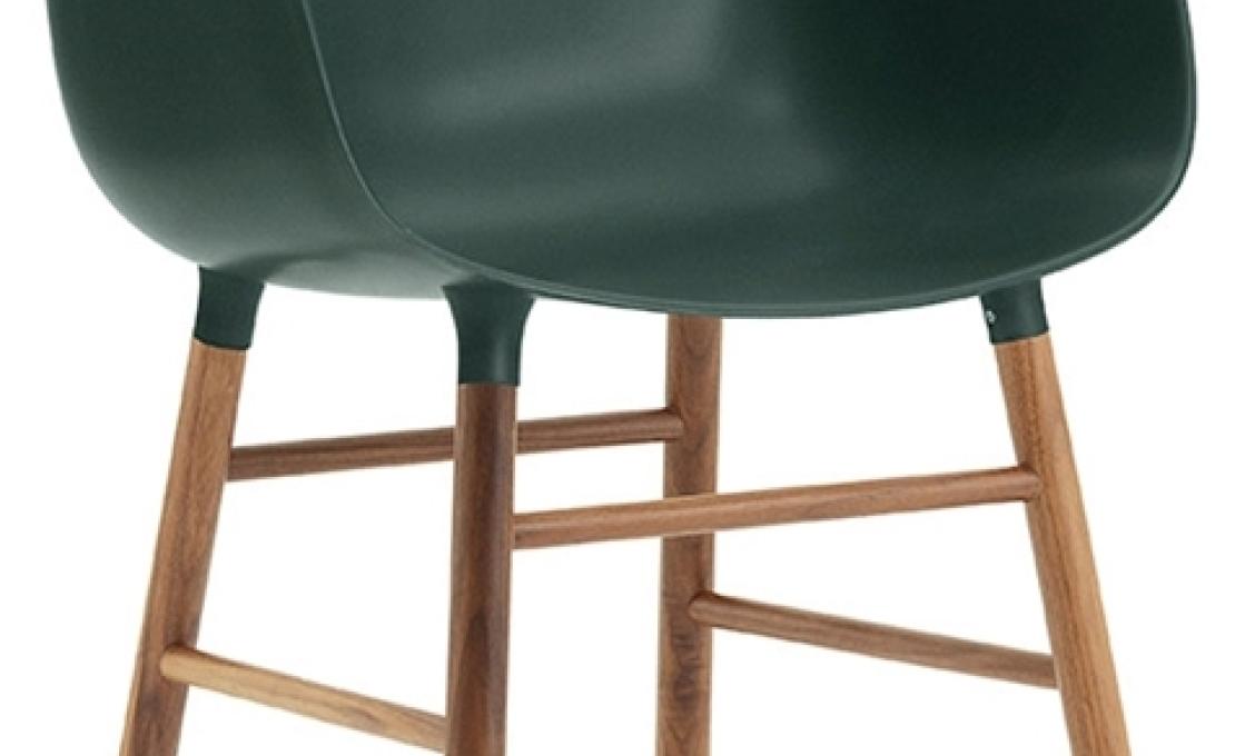 Кресло от фабрики Normann Copenhagen модель Form Arm With Wood Legs