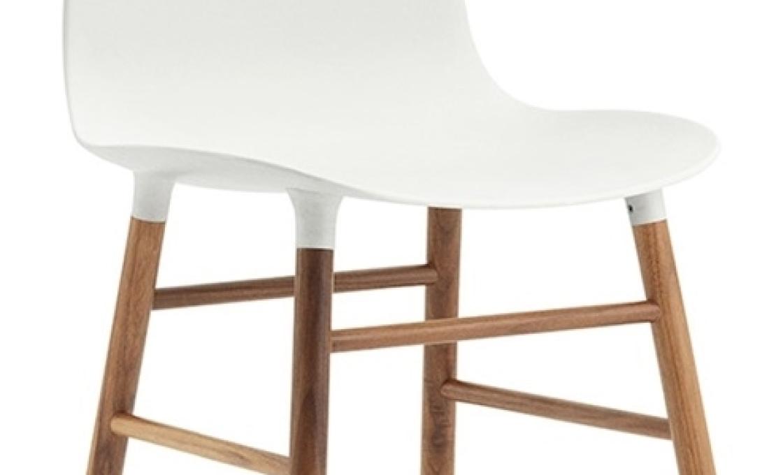 Стул от фабрики Normann Copenhagen модель Form  With Wood Legs