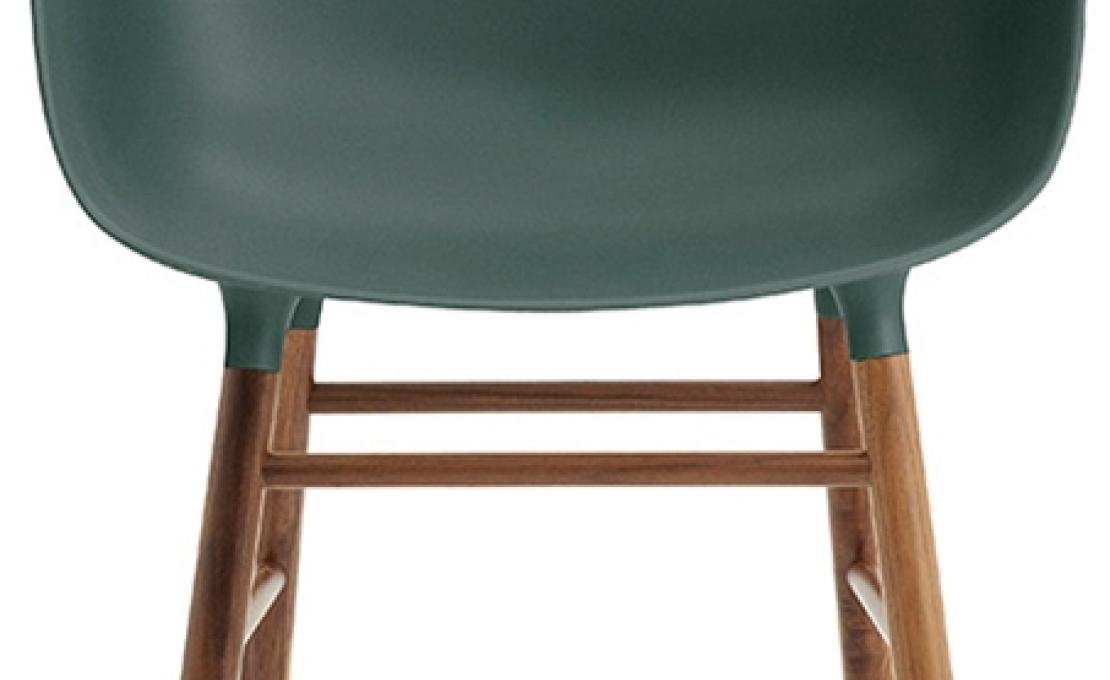 Кресло от фабрики Normann Copenhagen модель Form Arm With Wood Legs