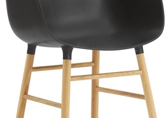 Кресло от фабрики Normann Copenhagen модель Form Arm With Wood Legs