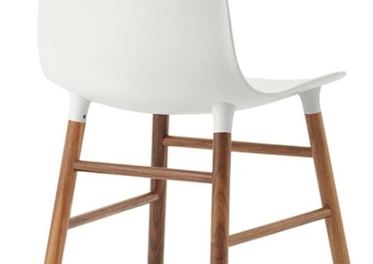 Стул от фабрики Normann Copenhagen модель Form  With Wood Legs