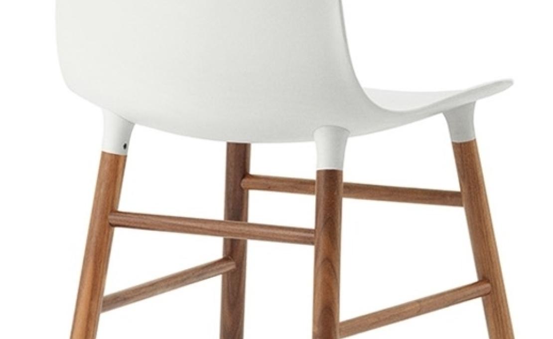 Стул от фабрики Normann Copenhagen модель Form  With Wood Legs
