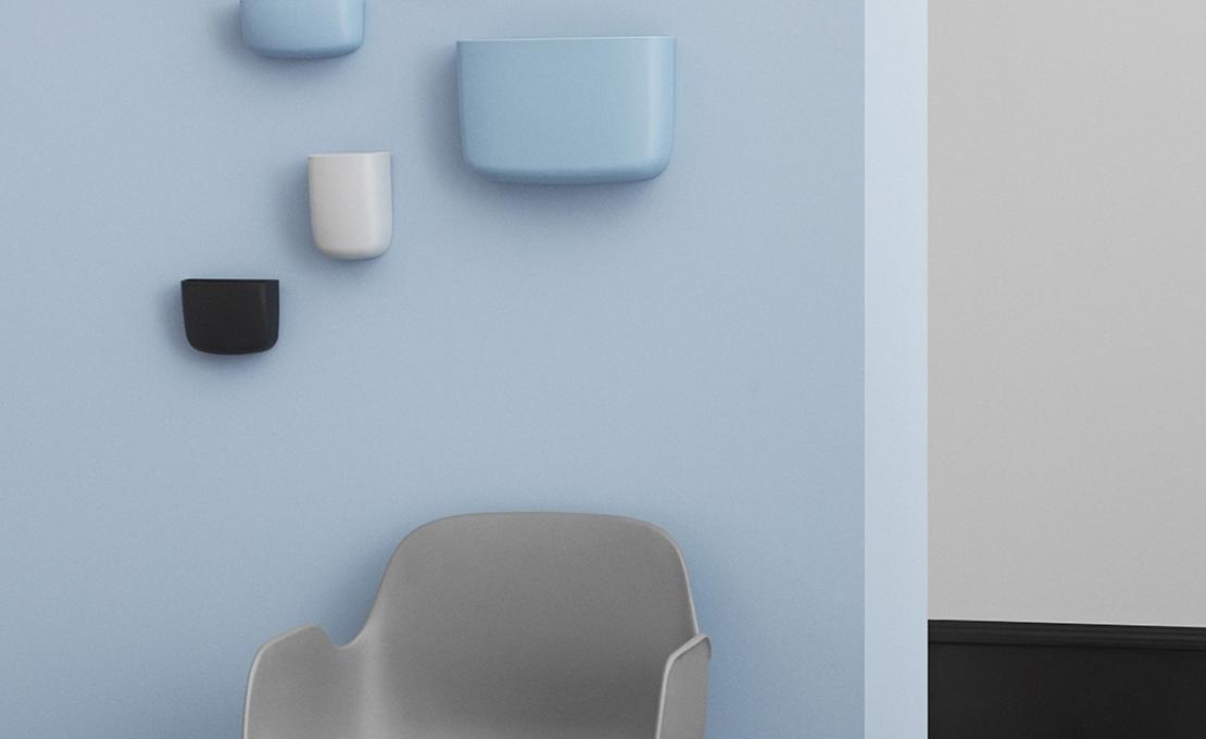 Кресло от фабрики Normann Copenhagen модель Form Arm With Wood Legs