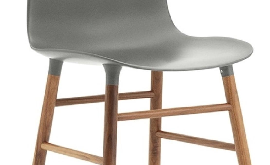 Стул от фабрики Normann Copenhagen модель Form  With Wood Legs