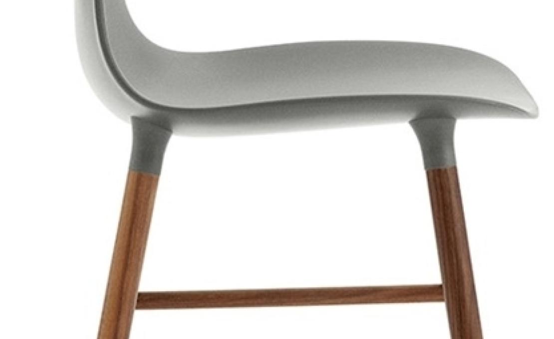 Стул от фабрики Normann Copenhagen модель Form  With Wood Legs