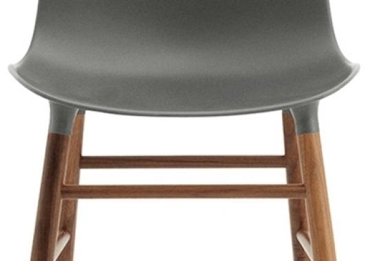 Стул от фабрики Normann Copenhagen модель Form  With Wood Legs