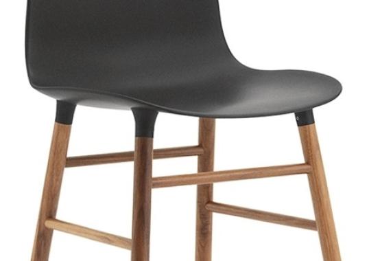 Стул от фабрики Normann Copenhagen модель Form  With Wood Legs