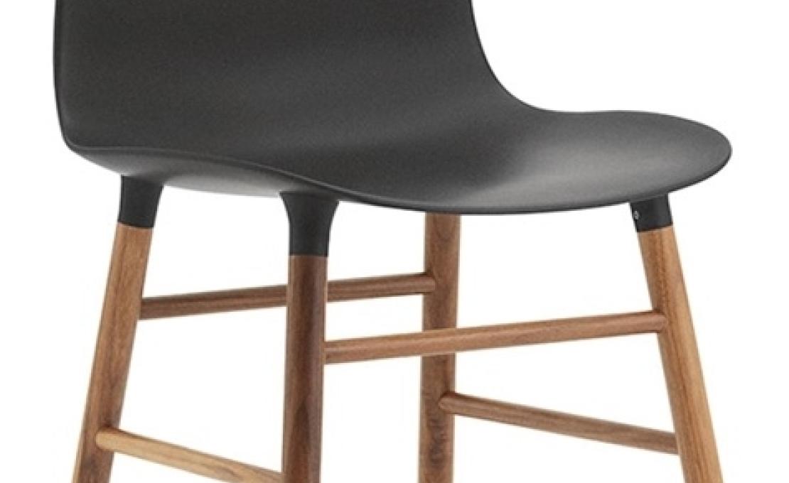 Стул от фабрики Normann Copenhagen модель Form  With Wood Legs