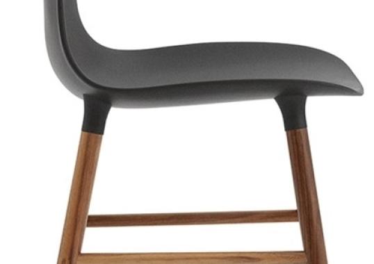Стул от фабрики Normann Copenhagen модель Form  With Wood Legs