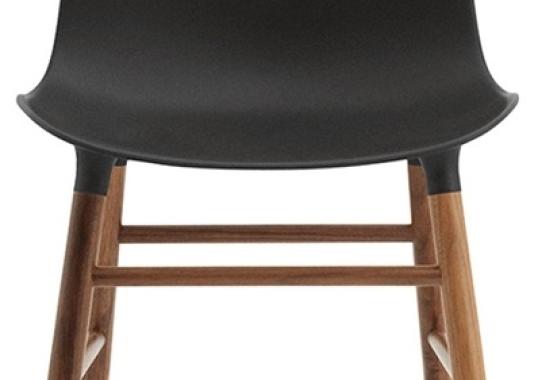 Стул от фабрики Normann Copenhagen модель Form  With Wood Legs