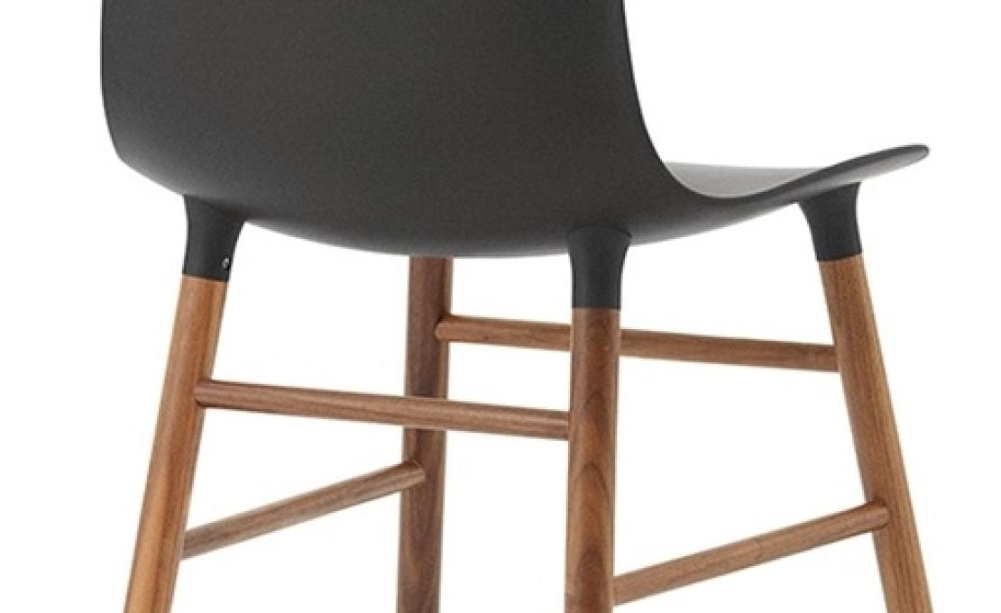 Стул от фабрики Normann Copenhagen модель Form  With Wood Legs