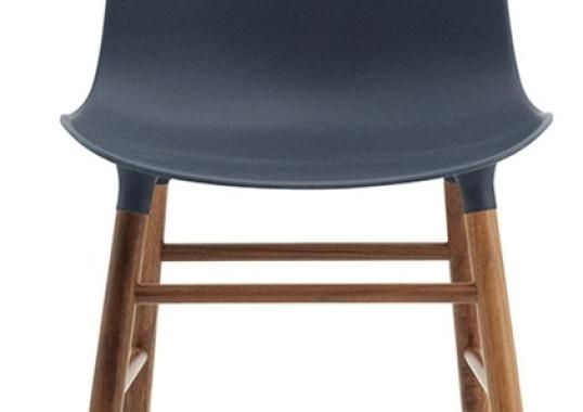 Стул от фабрики Normann Copenhagen модель Form  With Wood Legs