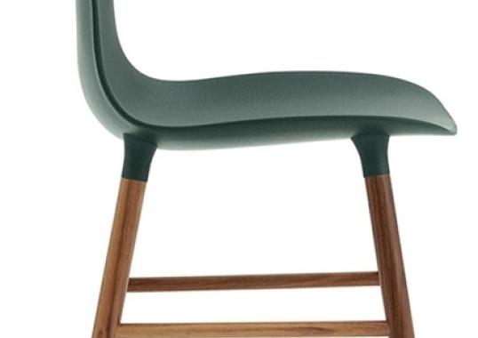 Стул от фабрики Normann Copenhagen модель Form  With Wood Legs