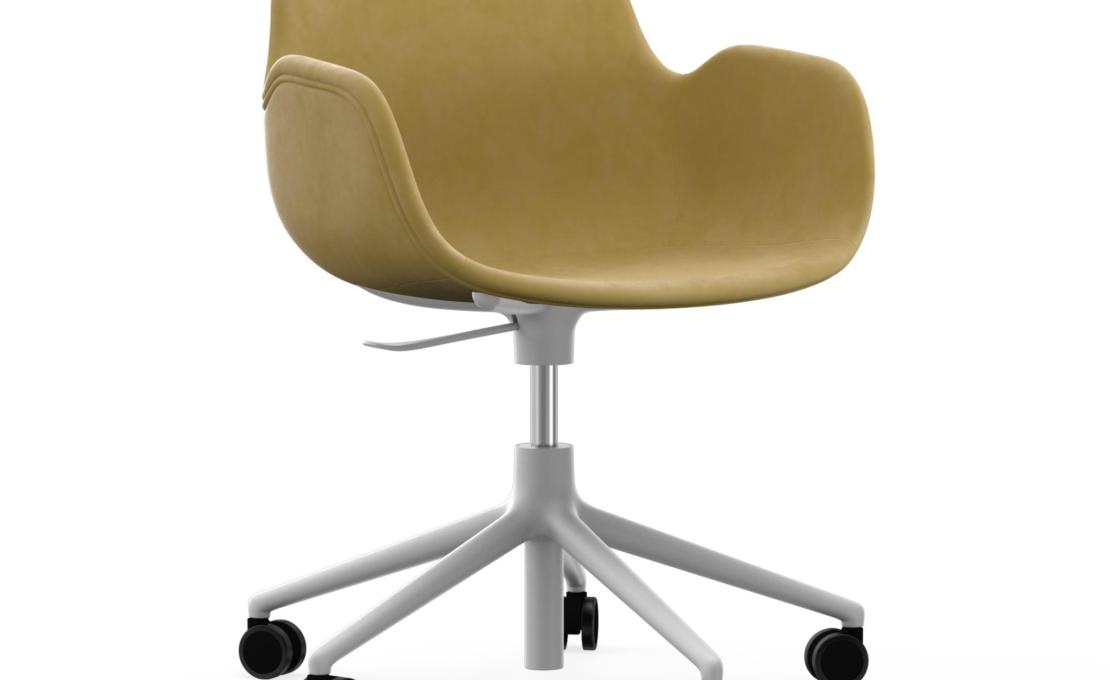 Офисный Стул от фабрики Normann Copenhagen модель Form Upholstered Swivel Arm