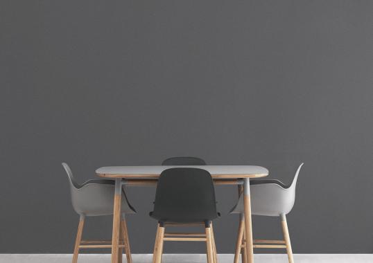 Кресло от фабрики Normann Copenhagen модель Form Arm With Wood Legs