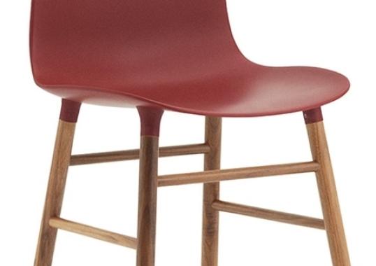 Стул от фабрики Normann Copenhagen модель Form  With Wood Legs