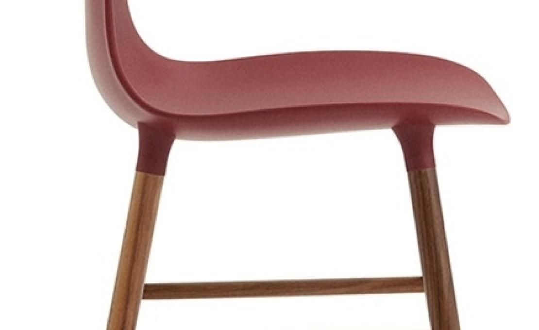Стул от фабрики Normann Copenhagen модель Form  With Wood Legs