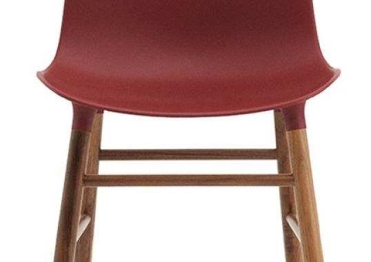 Стул от фабрики Normann Copenhagen модель Form  With Wood Legs