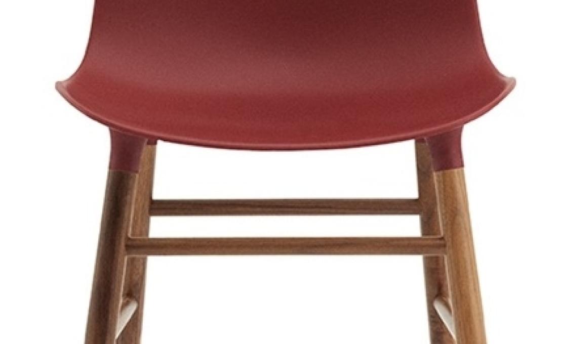Стул от фабрики Normann Copenhagen модель Form  With Wood Legs