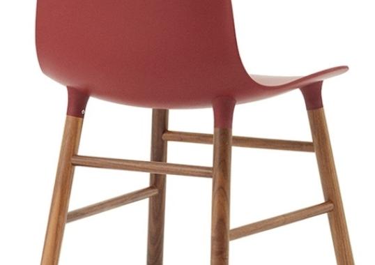 Стул от фабрики Normann Copenhagen модель Form  With Wood Legs