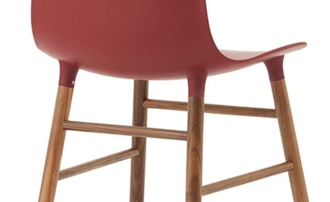 Стул от фабрики Normann Copenhagen модель Form  With Wood Legs
