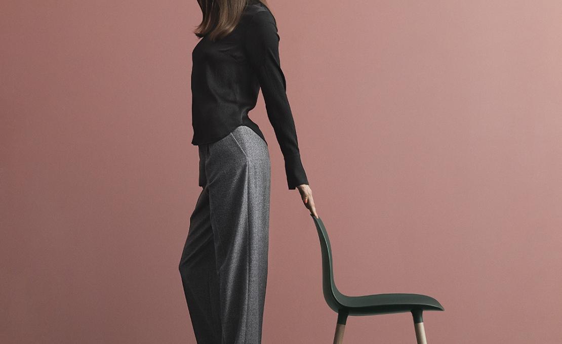 Стул от фабрики Normann Copenhagen модель Form  With Wood Legs