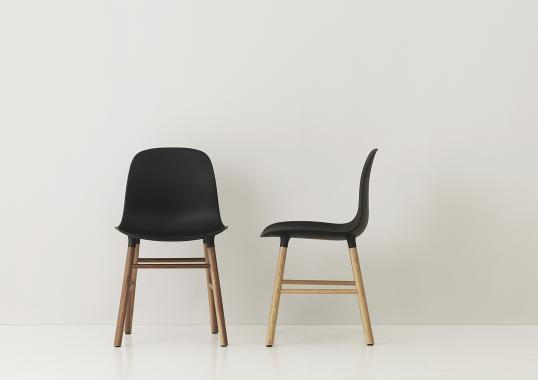 Стул от фабрики Normann Copenhagen модель Form  With Wood Legs