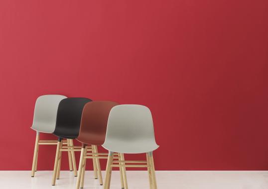 Стул от фабрики Normann Copenhagen модель Form  With Wood Legs