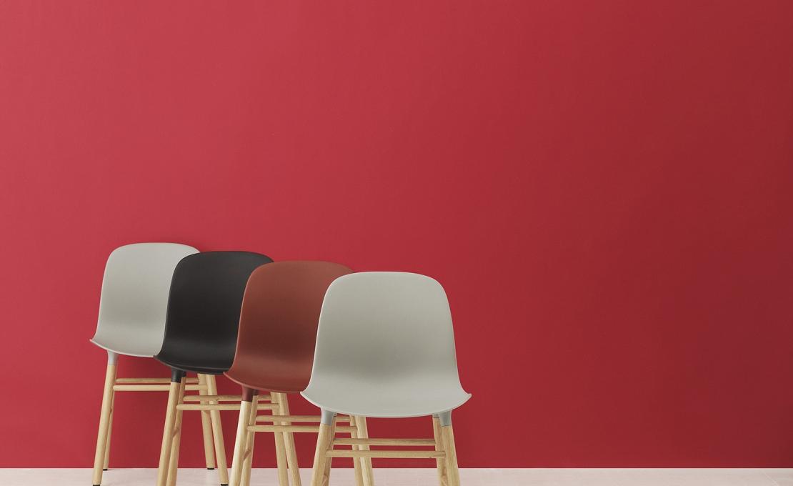 Стул от фабрики Normann Copenhagen модель Form  With Wood Legs