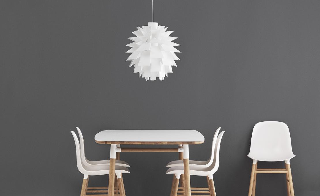 Стул от фабрики Normann Copenhagen модель Form  With Wood Legs