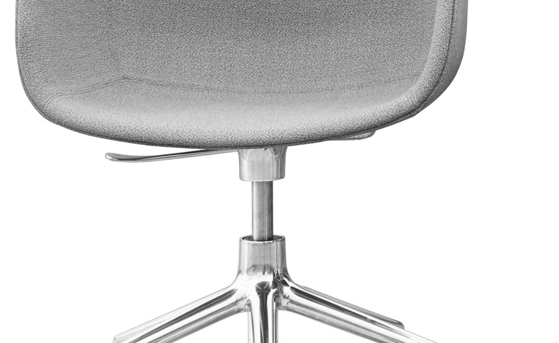 Офисный Стул от фабрики Normann Copenhagen модель Form Upholstered Swivel Arm