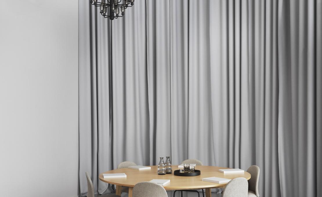 Подвесной светильник от фабрики Normann Copenhagen модель Amp Chandelier-502