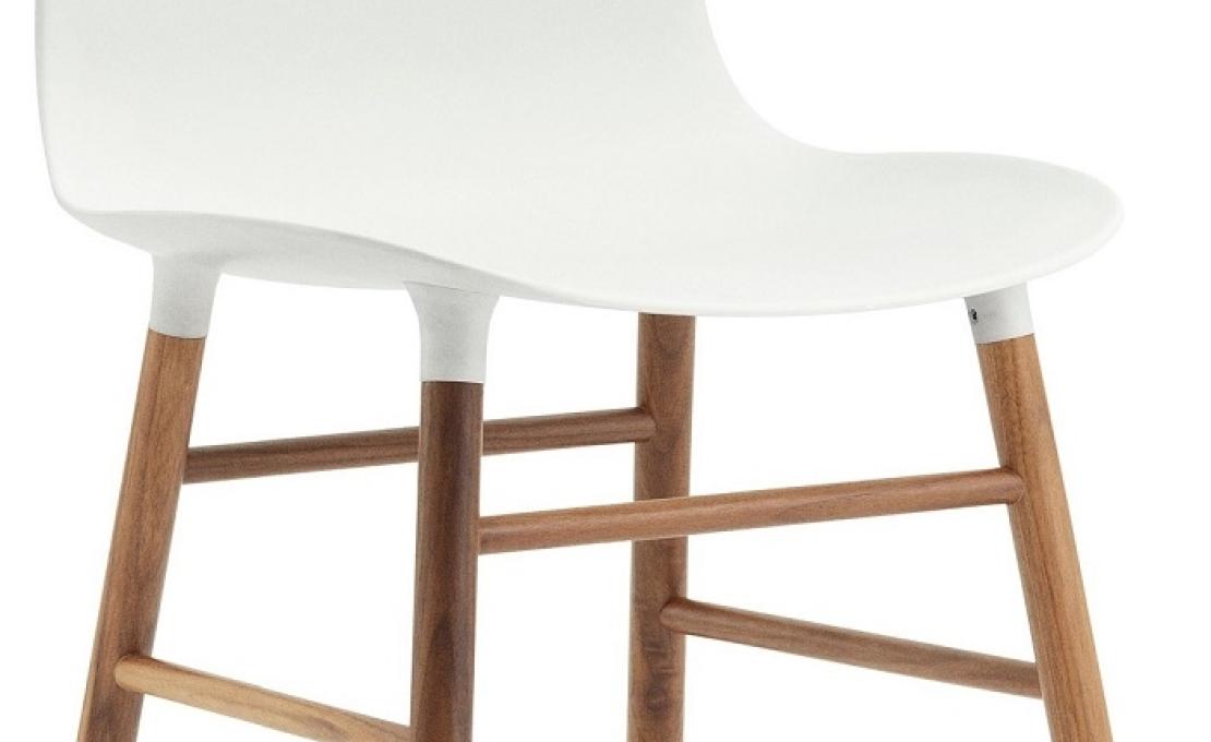 Стул от фабрики Normann Copenhagen модель Form  With Wood Legs