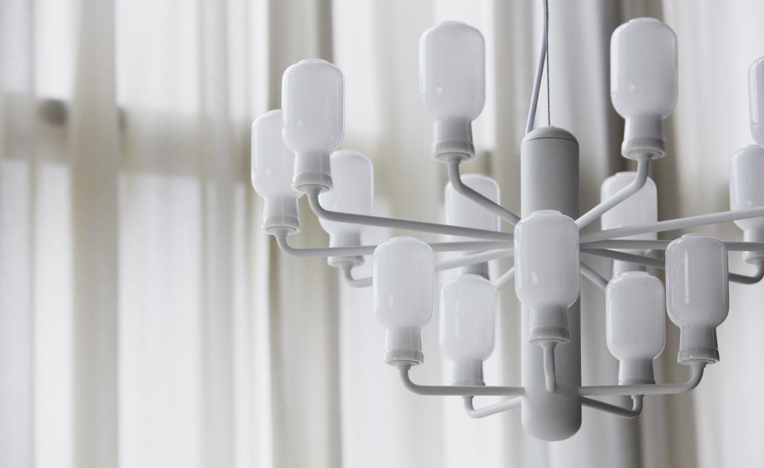 Подвесной светильник от фабрики Normann Copenhagen модель Amp Chandelier-502