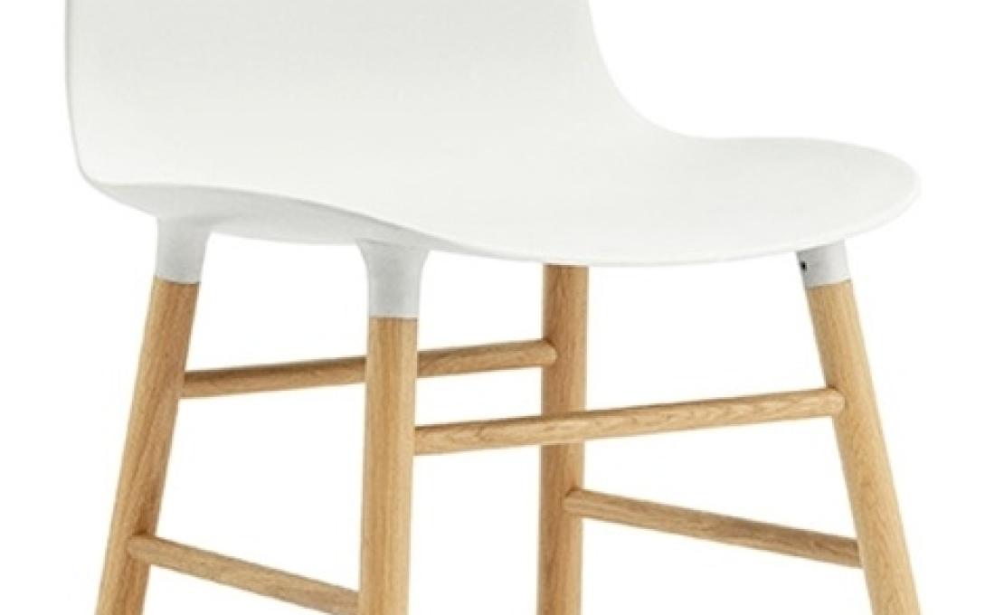 Стул от фабрики Normann Copenhagen модель Form  With Wood Legs