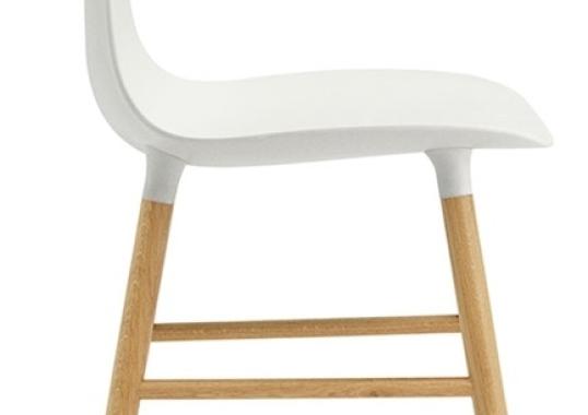 Стул от фабрики Normann Copenhagen модель Form  With Wood Legs