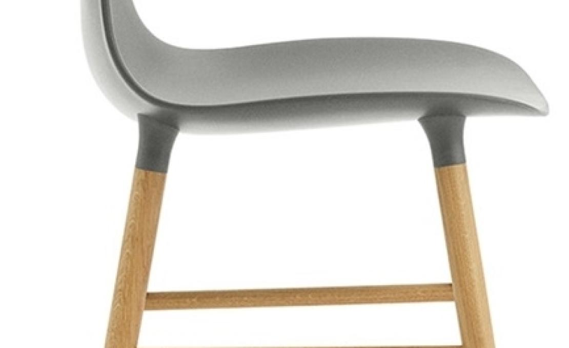 Стул от фабрики Normann Copenhagen модель Form  With Wood Legs