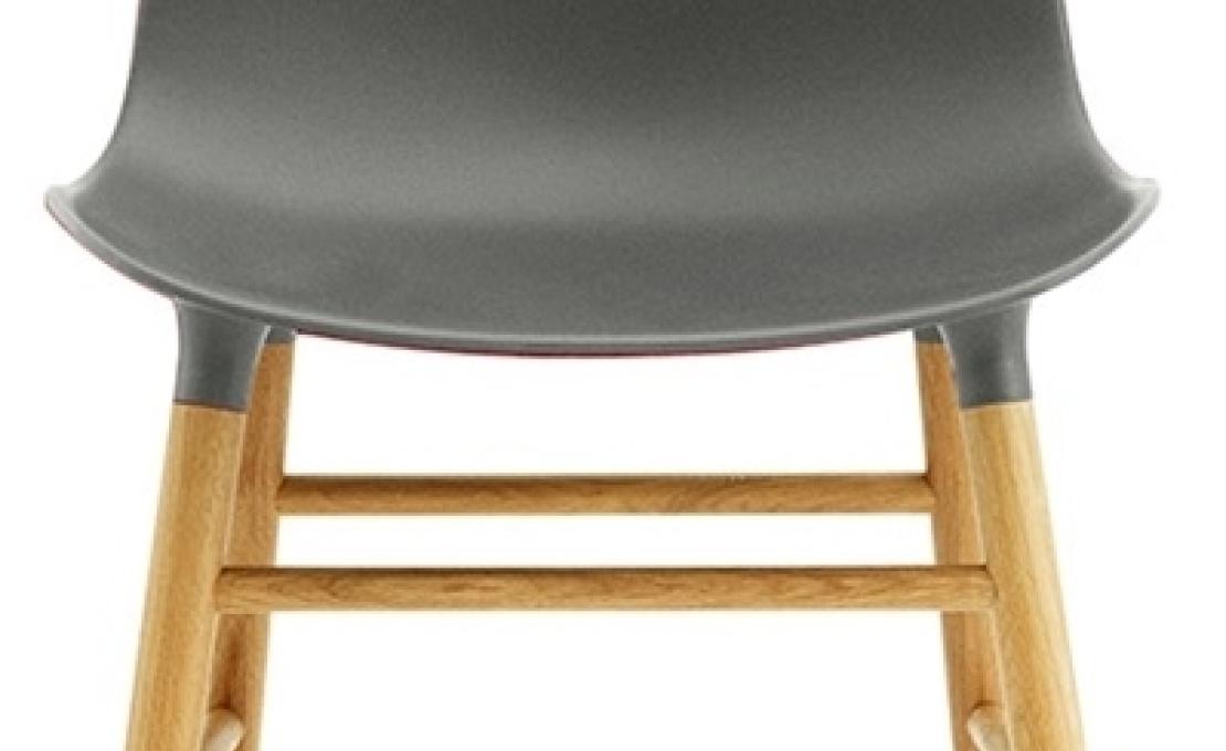 Стул от фабрики Normann Copenhagen модель Form  With Wood Legs