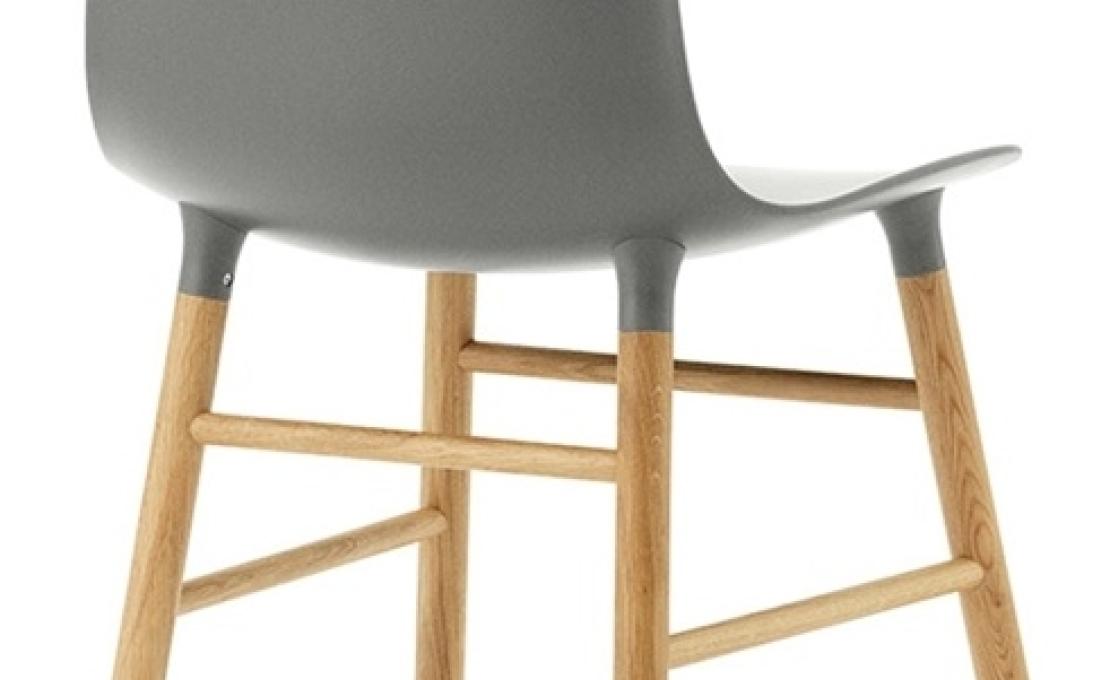 Стул от фабрики Normann Copenhagen модель Form  With Wood Legs