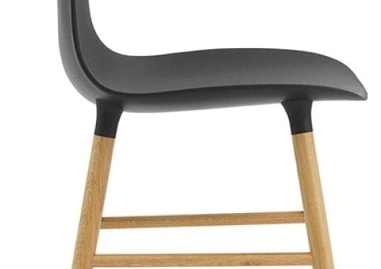 Стул от фабрики Normann Copenhagen модель Form  With Wood Legs