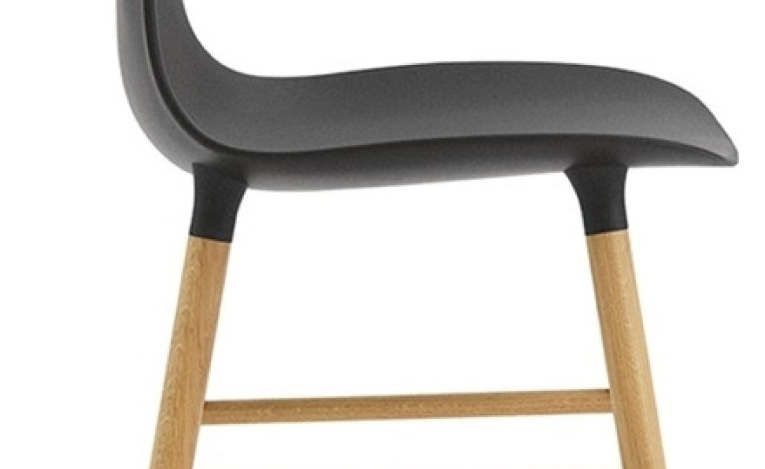 Стул от фабрики Normann Copenhagen модель Form  With Wood Legs