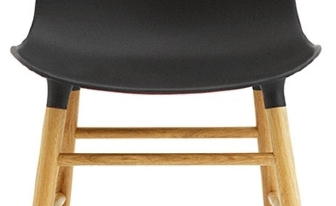 Стул от фабрики Normann Copenhagen модель Form  With Wood Legs