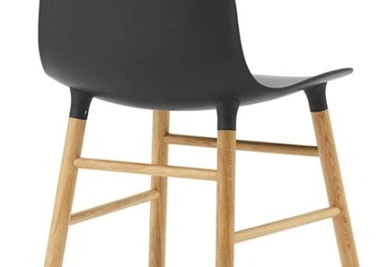 Стул от фабрики Normann Copenhagen модель Form  With Wood Legs