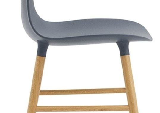 Стул от фабрики Normann Copenhagen модель Form  With Wood Legs