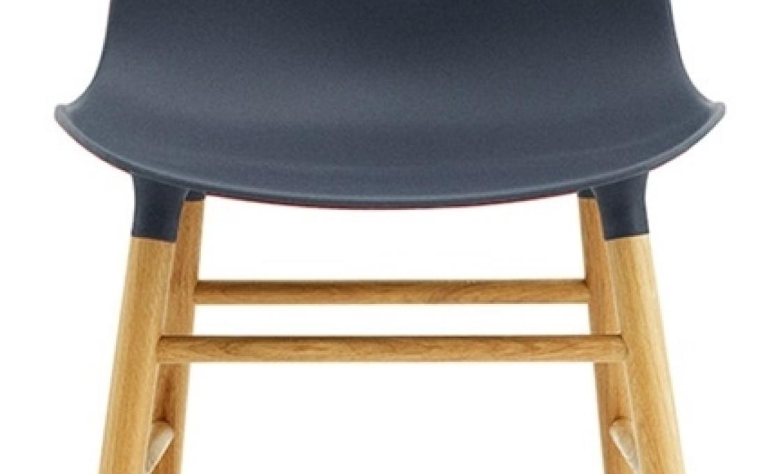 Стул от фабрики Normann Copenhagen модель Form  With Wood Legs